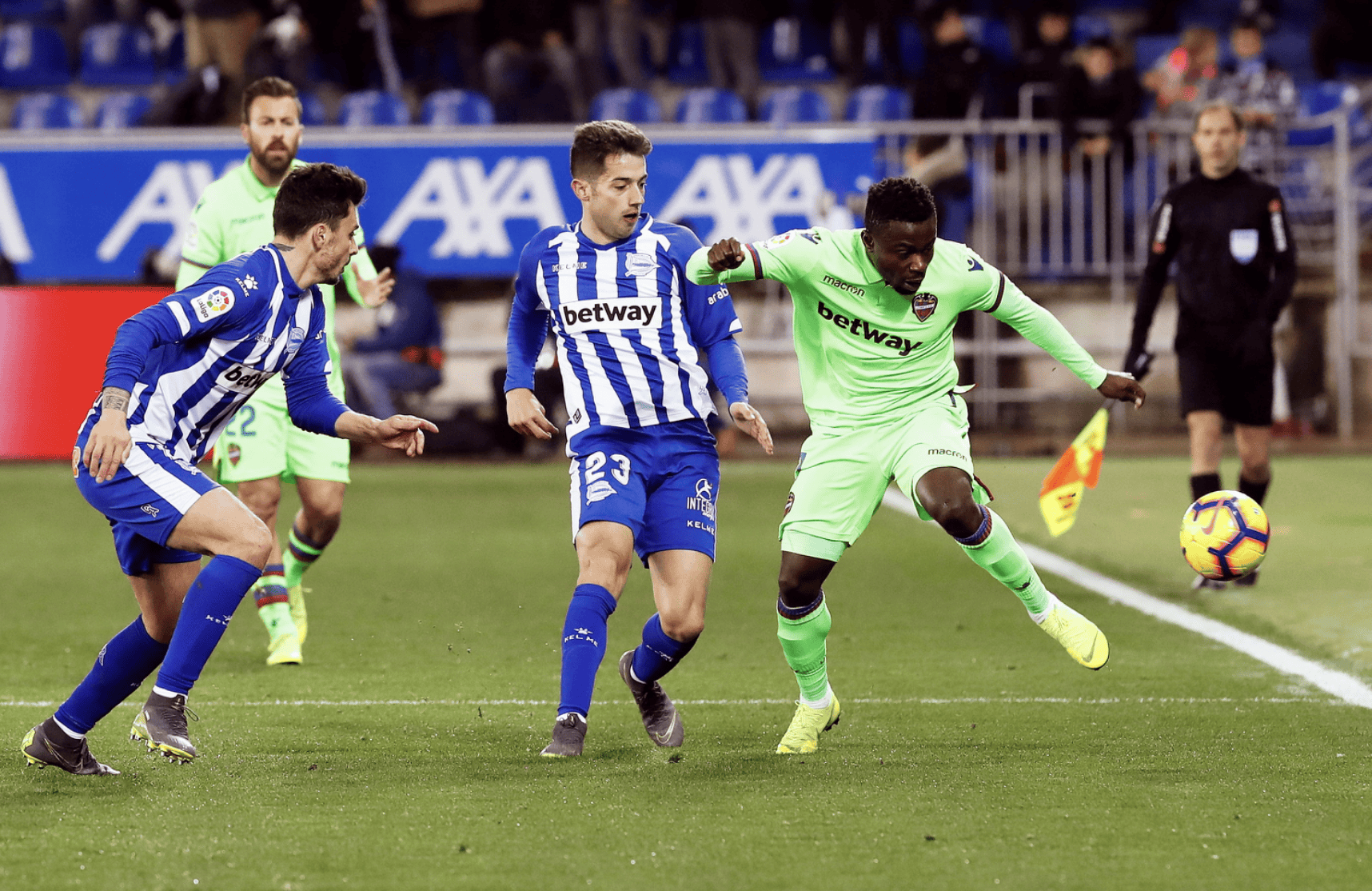 阿拉维斯主场平局，保持不败