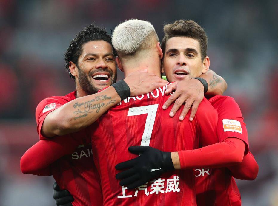 阿扎伦卡迎来十赛季高光表现，瑞士队球迷沸腾！的简单介绍